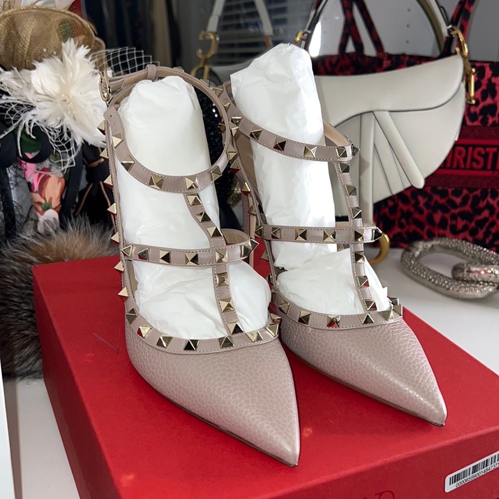Valentino Rockstud Pumps